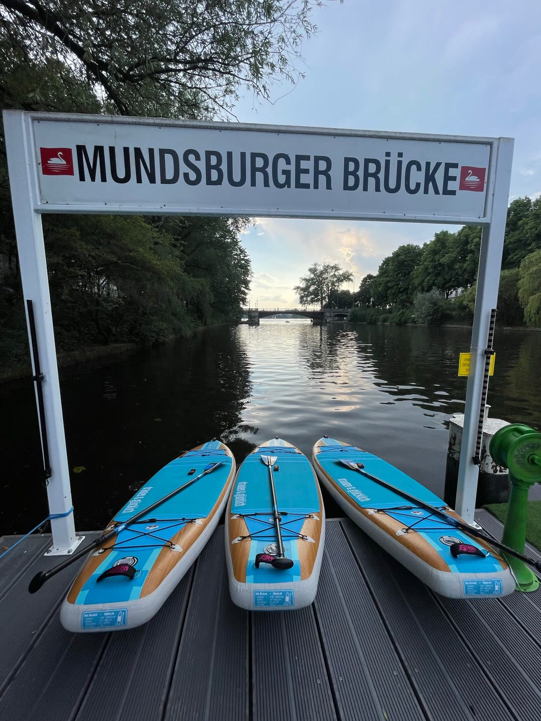 SUP-Boards an der AlsterSURFER-Station